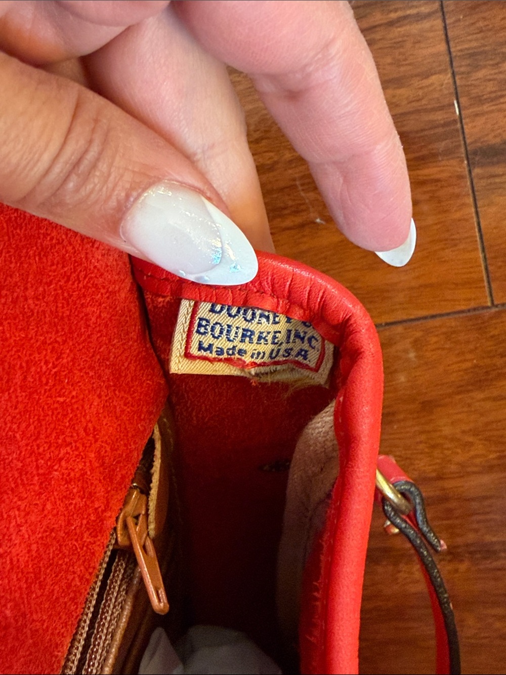 Vintage Dooney & Bourke Red Pebbled Leather Turn-Lock Crossbody - Picture 6 of 13